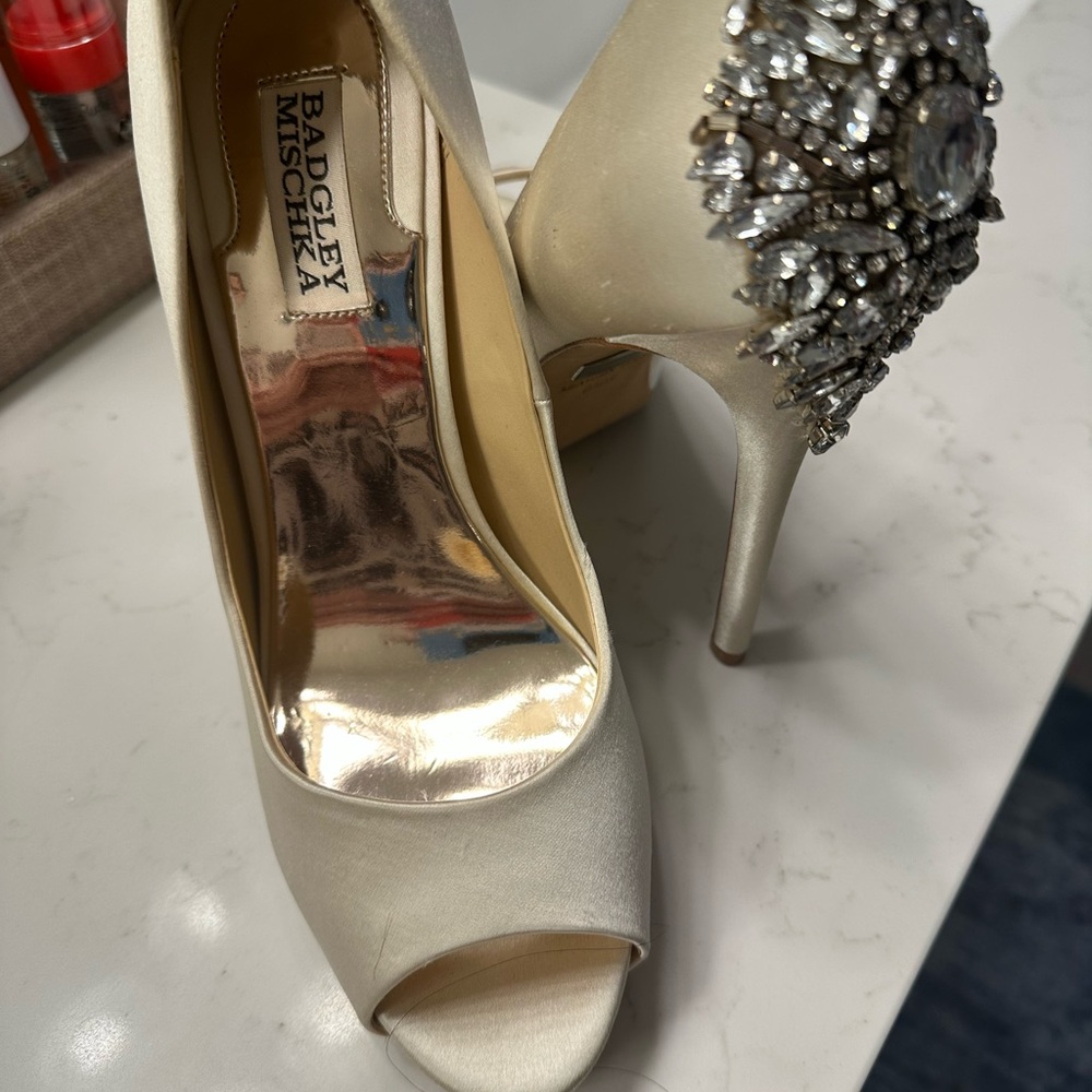Badgley Mischka Ivory Embellished Heels /never worn